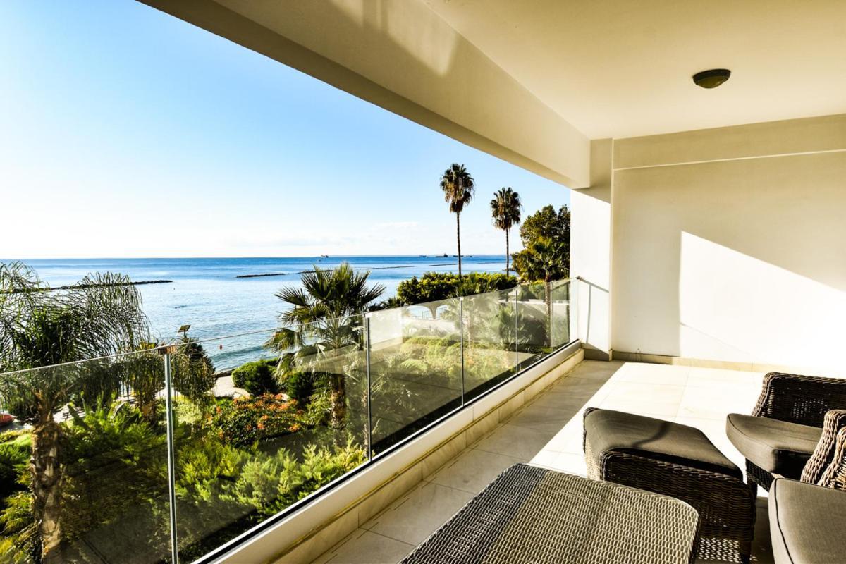 Pegasus Beach Front Apartamento Limassol Exterior foto
